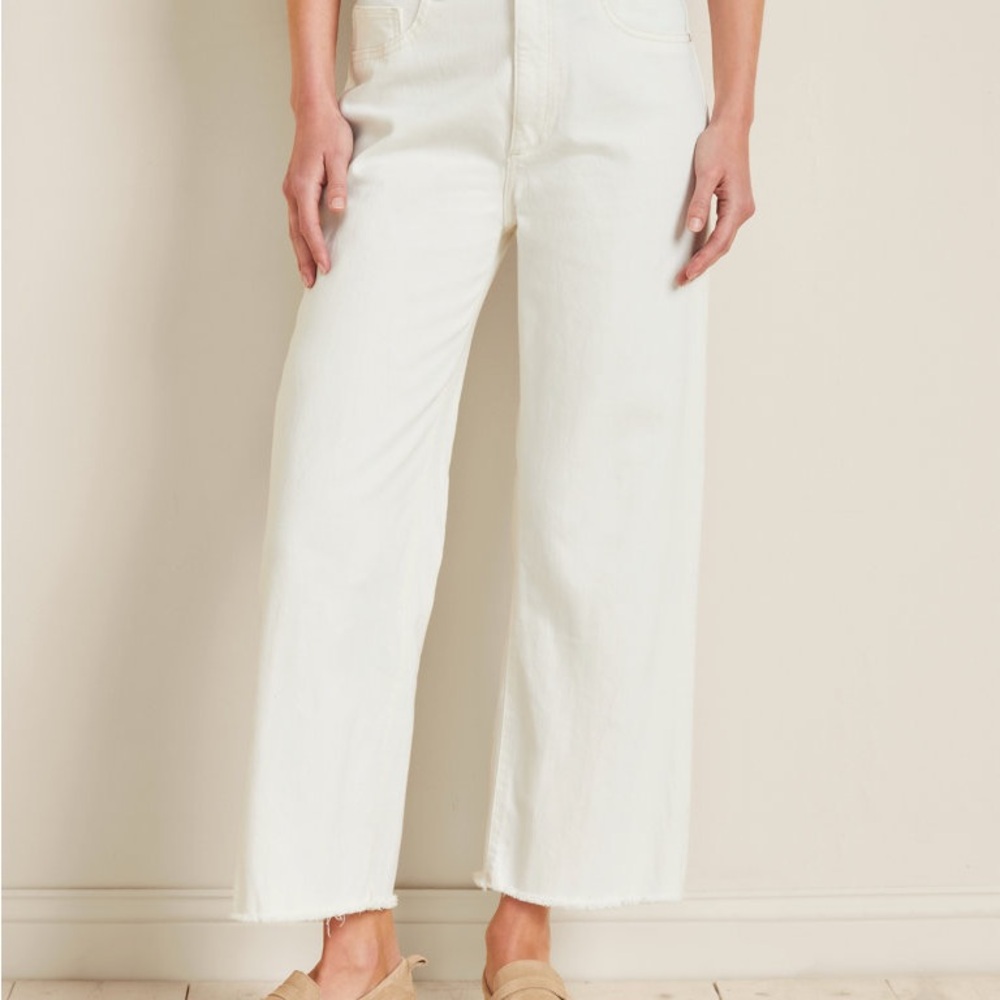 DL1961 White Flare Wide Leg Jeans Modern Style